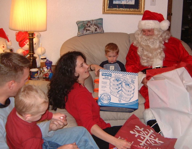 Hildebrand Christmas ScreenSaver/640x480_2001-12-24 Christmas Eve J&J 05.jpg